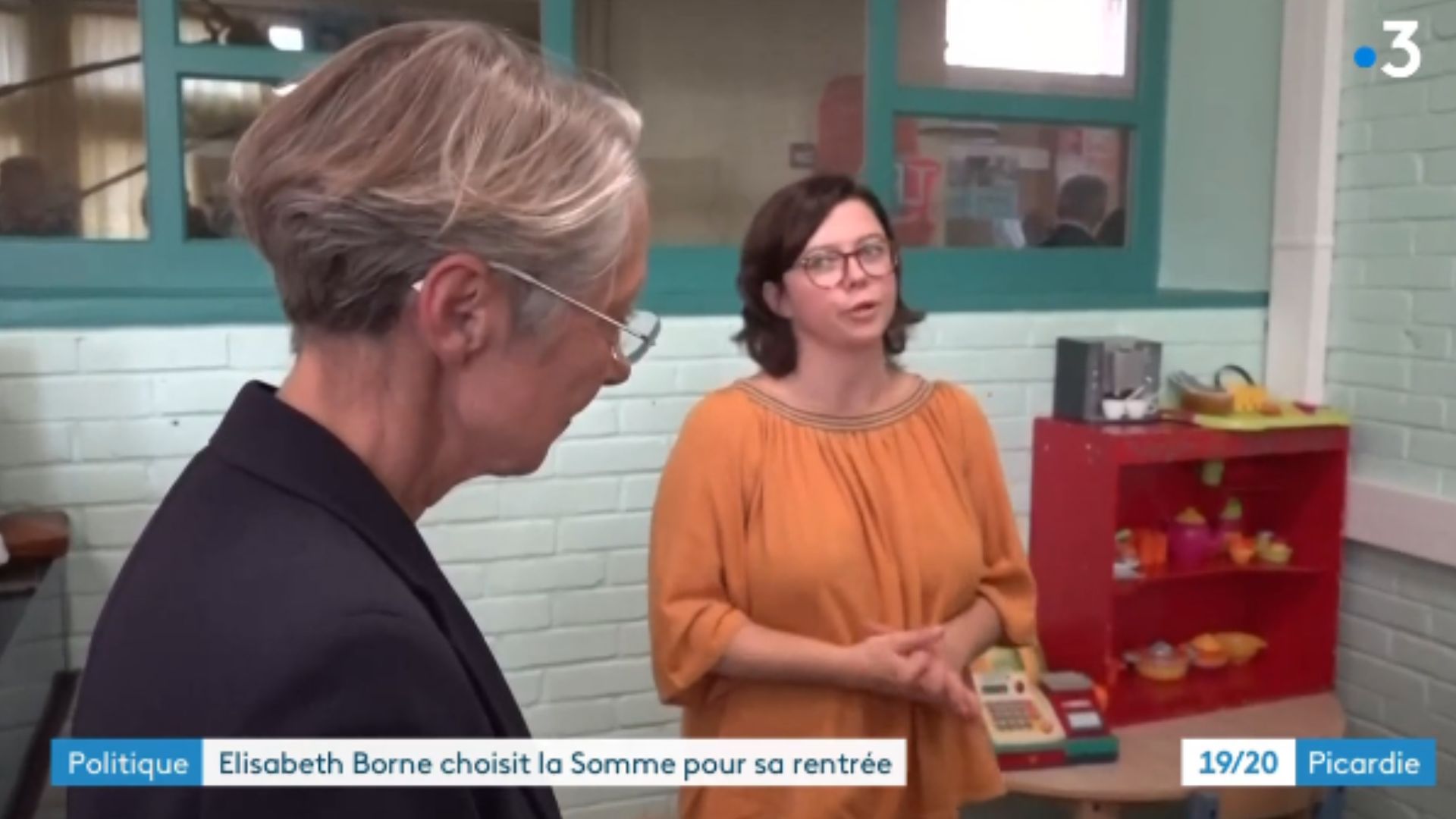 La Première ministre Elisabeth Borne en visite dans une structure APAJH à Amiens