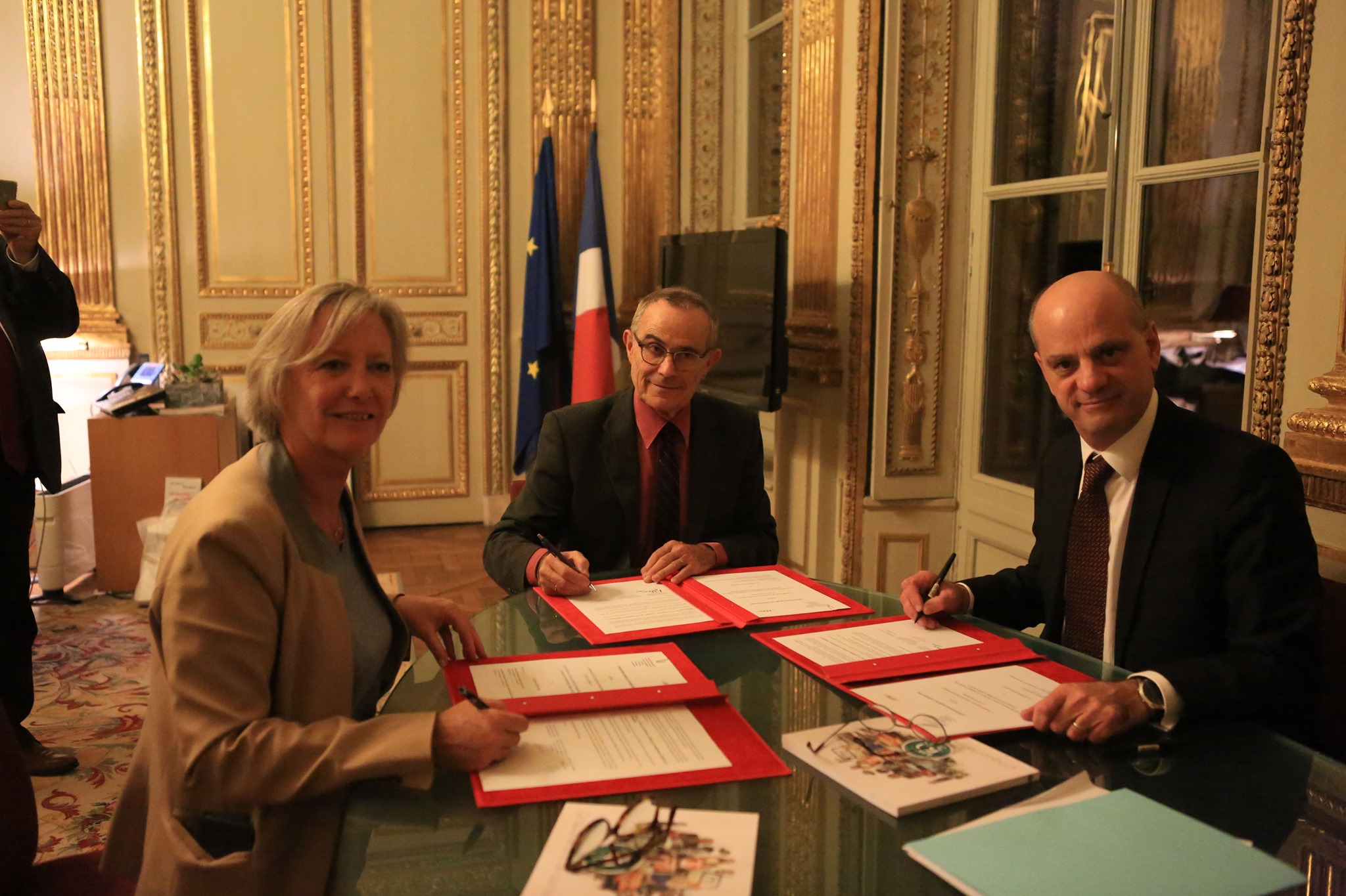 L’APAJH signe une nouvelle convention cadre avec l’Éducation nationale